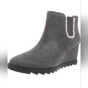 NWOT Koolaburra by UGG wedge booties. Sz 9